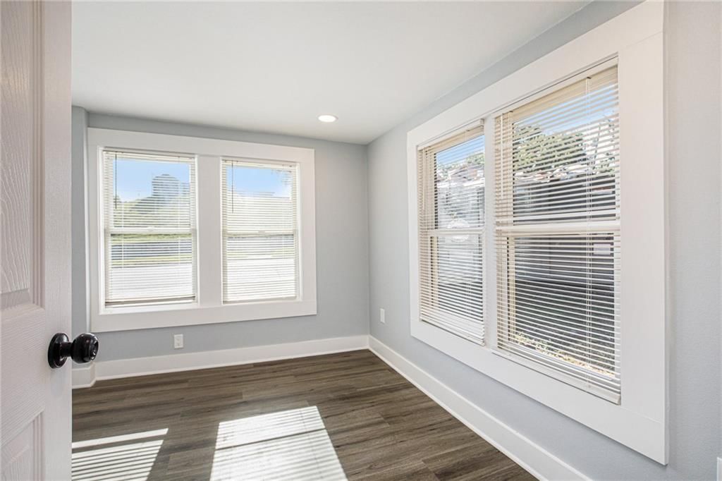 110 S Neconi Avenue — photo 11