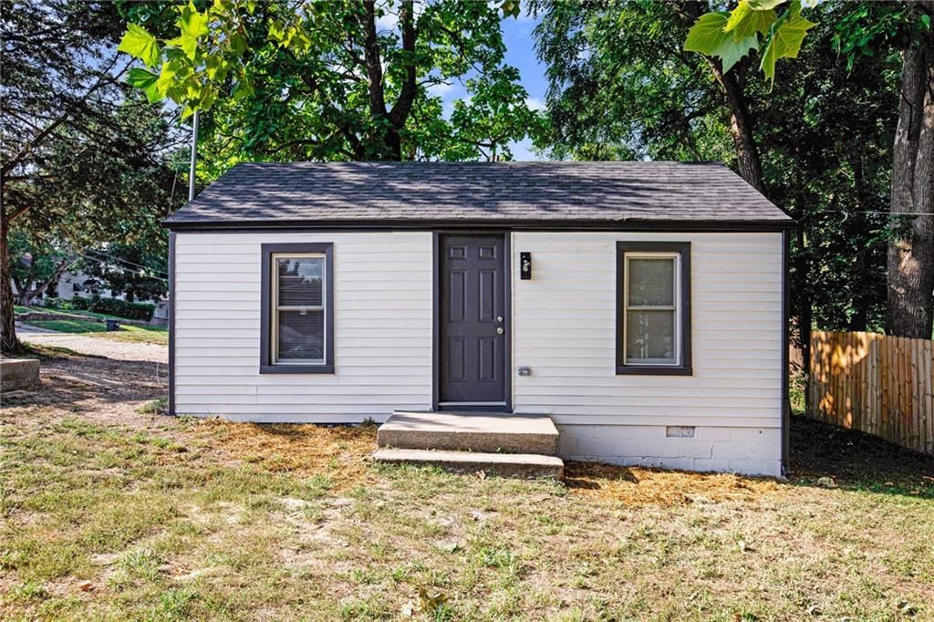 110 S Neconi Avenue — photo 15
