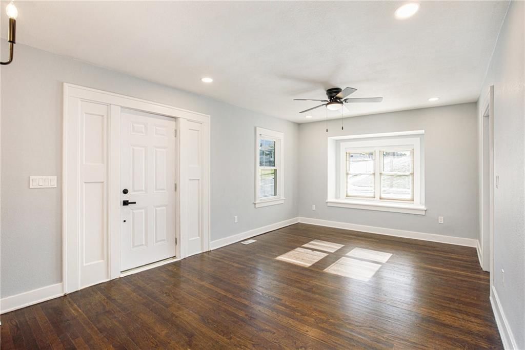 110 S Neconi Avenue — photo 19
