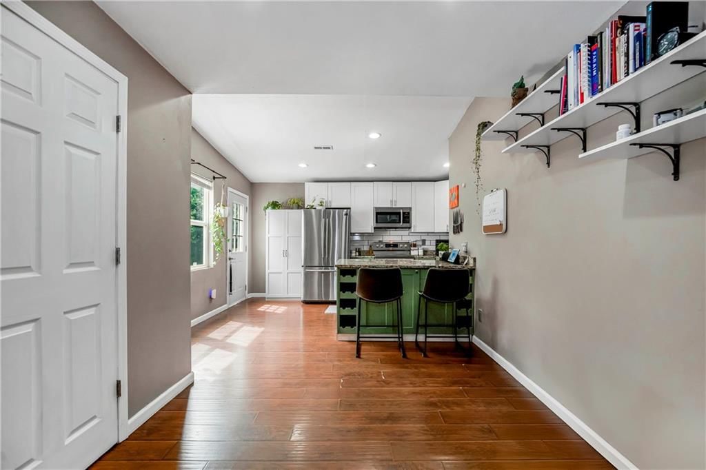 Photo 9 of 31 - 4427 S Lane Street