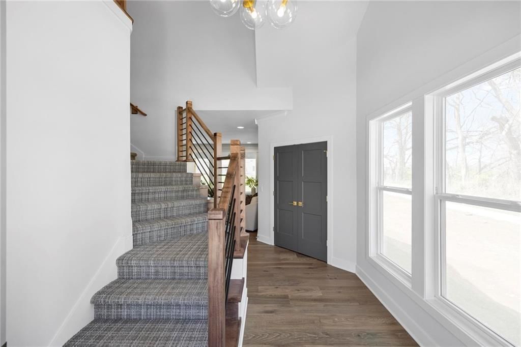 Photo 6 of 64 - 18452 Windsor Street