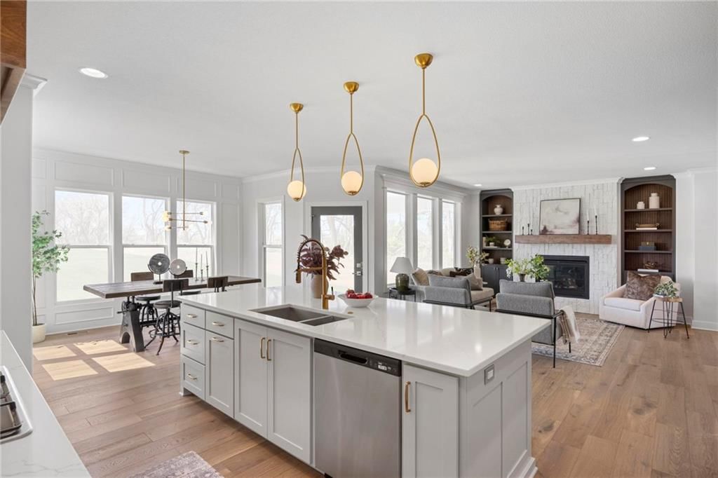 Photo 22 of 64 - 18452 Windsor Street