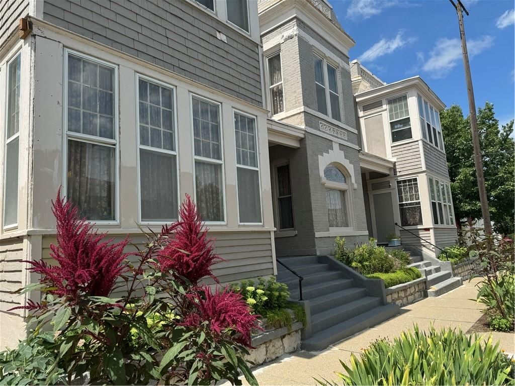 Photo 3 of 59 - 202 S 11th Street
