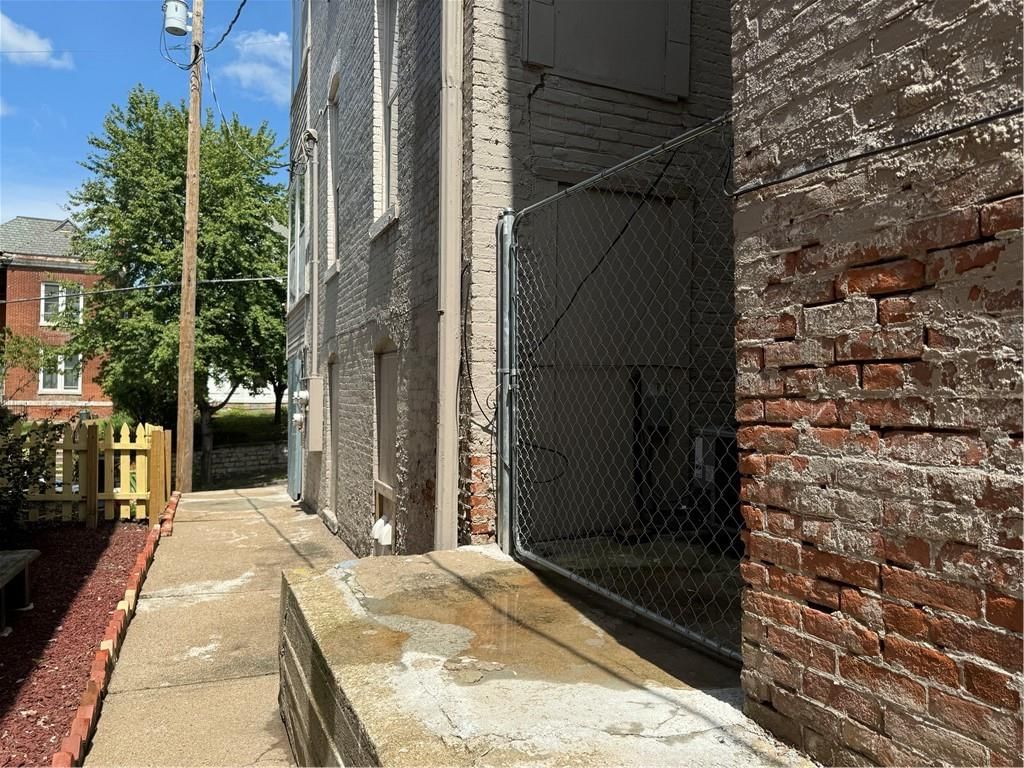 Photo 6 of 59 - 202 S 11th Street