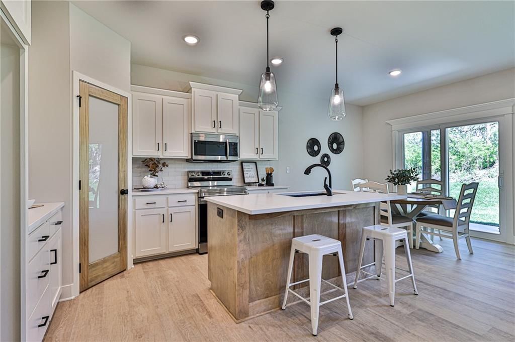 909 NW Crestwood Drive — photo 9