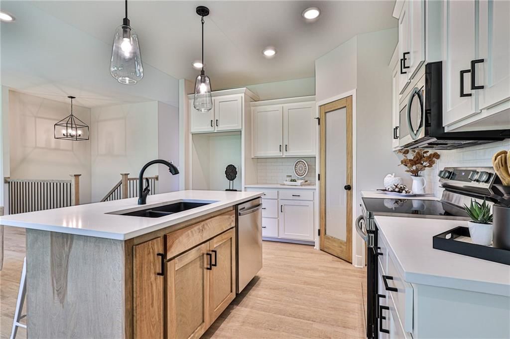 909 NW Crestwood Drive — photo 11