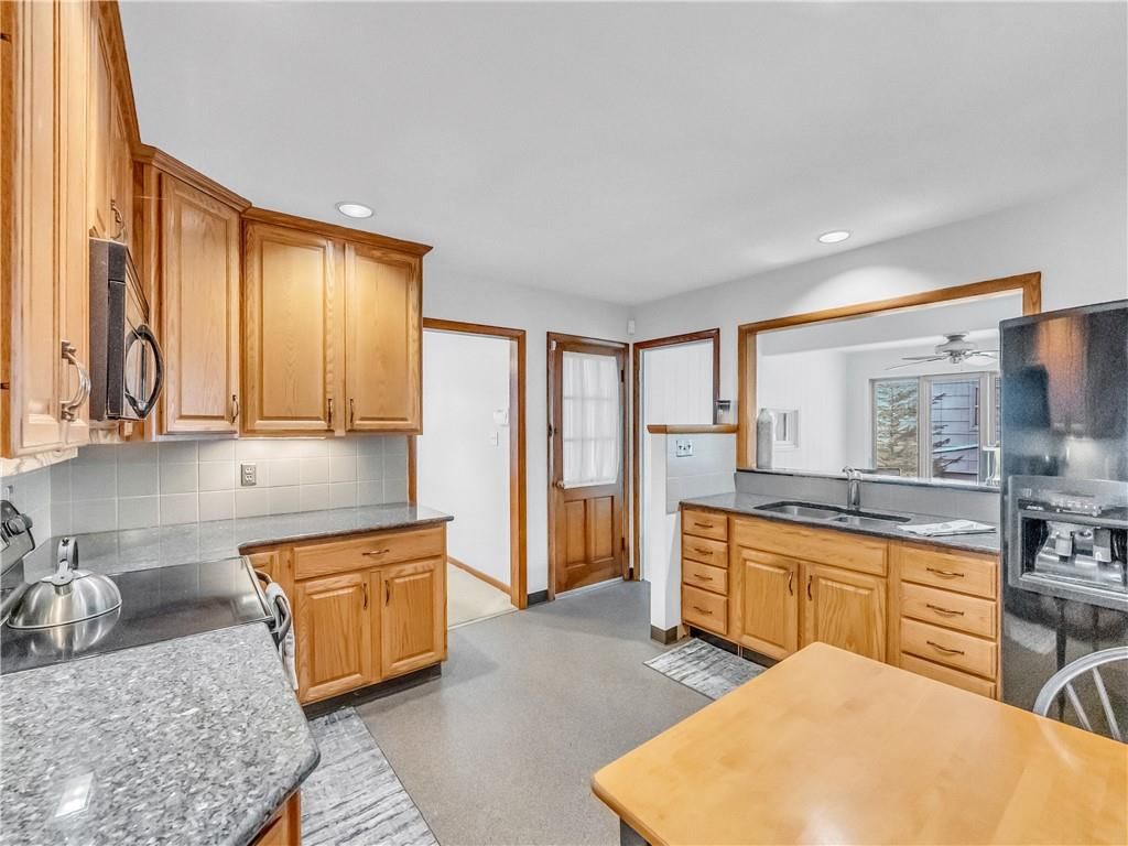 8000 Corona Avenue — photo 5