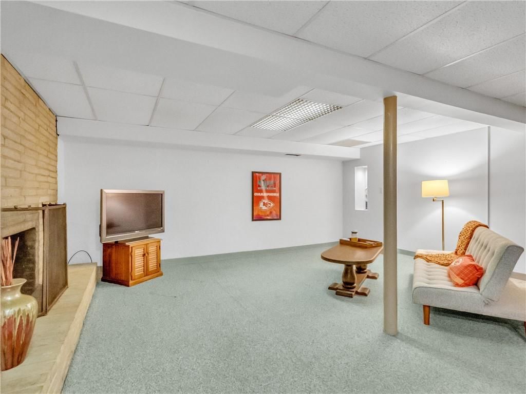 8000 Corona Avenue — photo 12