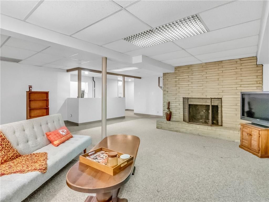 8000 Corona Avenue — photo 13