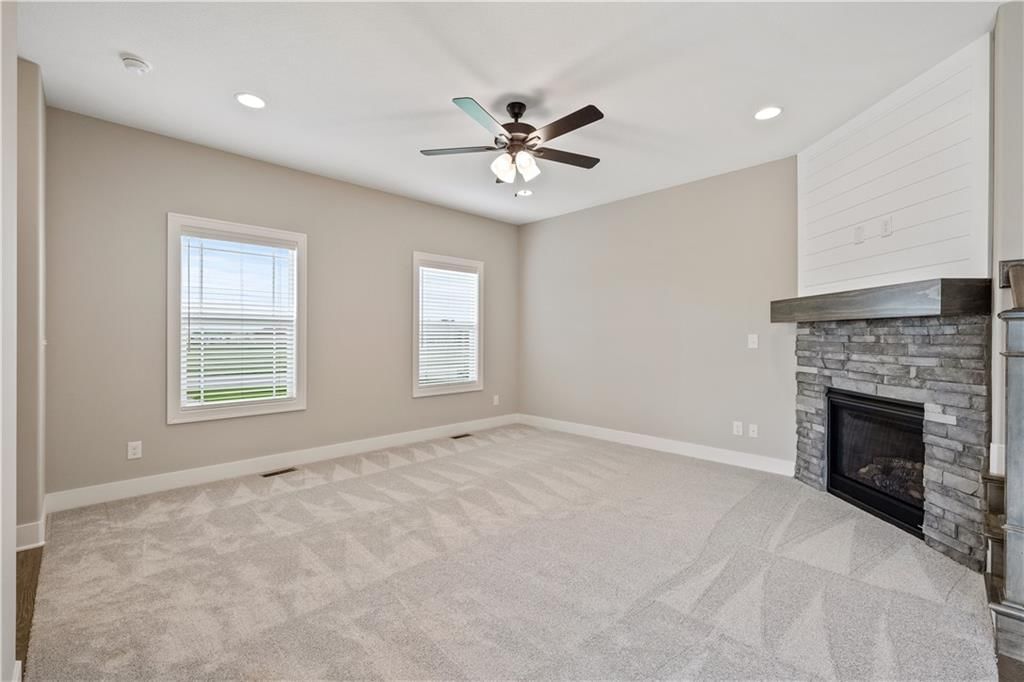 Photo 6 of 27 - 16993 W 164th Terrace