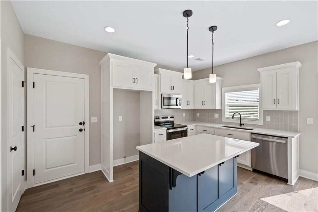 Photo 9 of 27 - 16993 W 164th Terrace