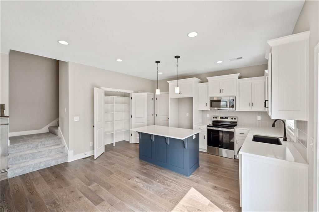 Photo 11 of 27 - 16993 W 164th Terrace