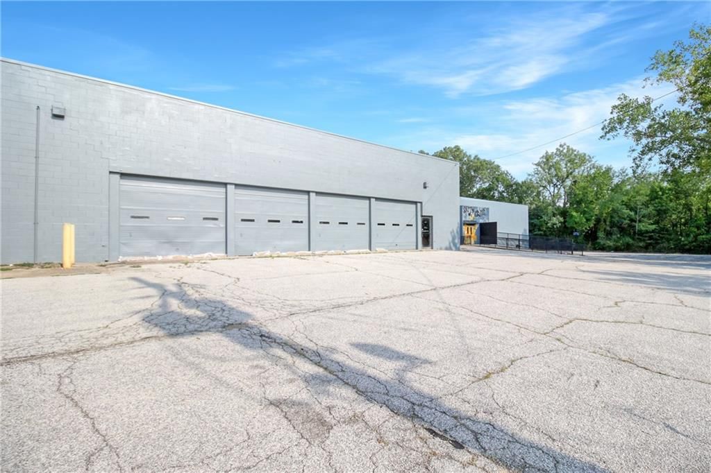 300 E Main Street — photo 31