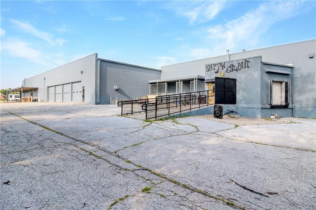 300 E Main Street — photo 32