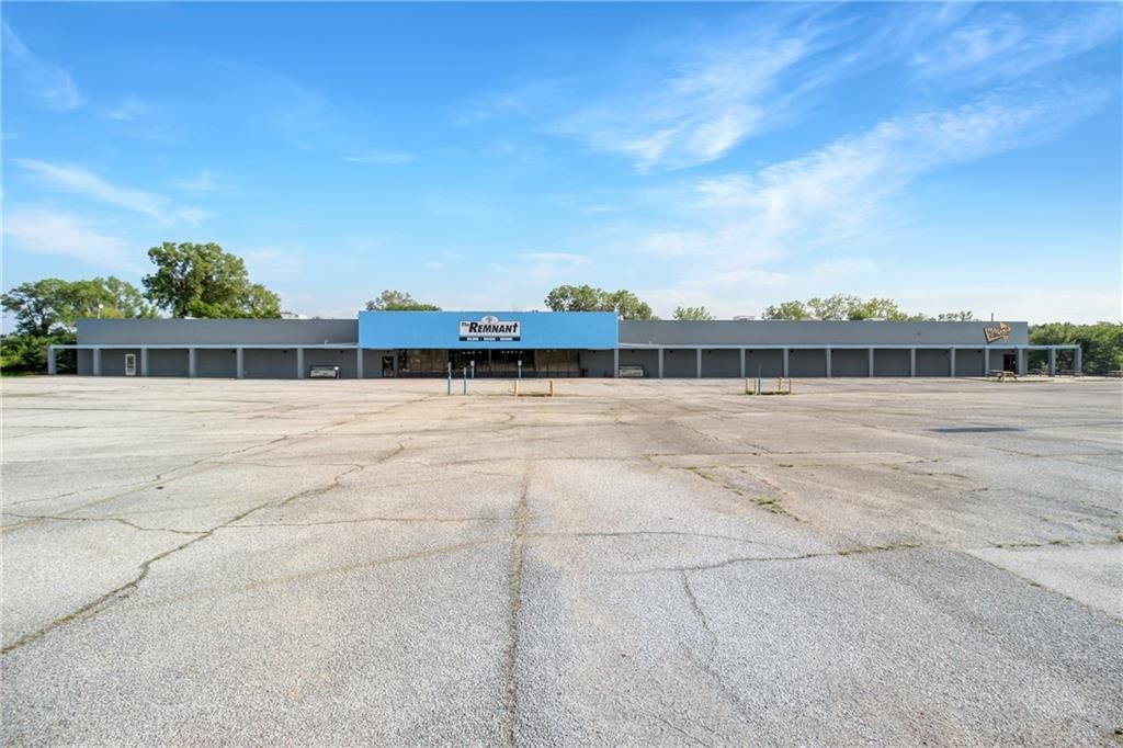300 E Main Street — photo 34