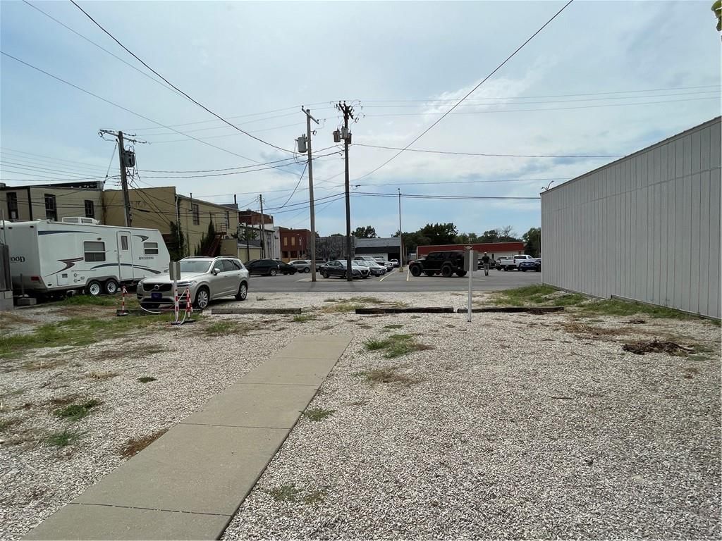 125 W Peoria Street — photo 21