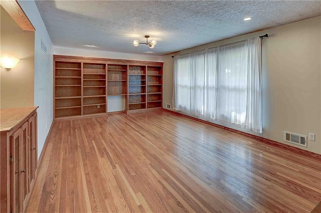 9808 E 82nd Street — photo 7