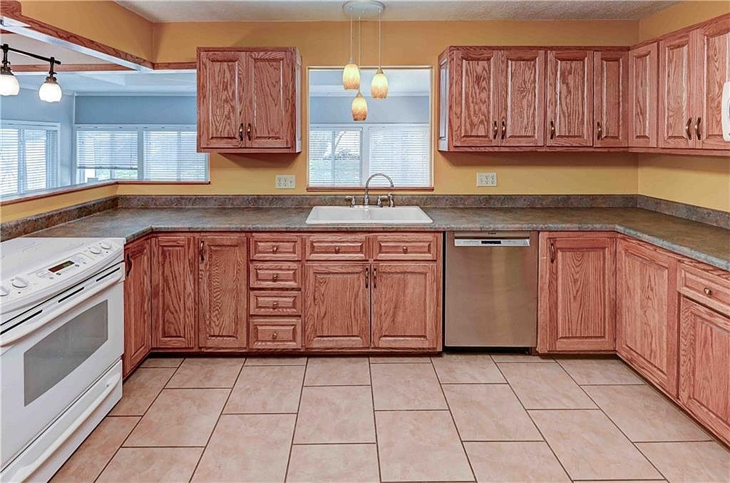 9808 E 82nd Street — photo 10