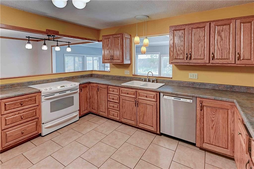 9808 E 82nd Street — photo 12