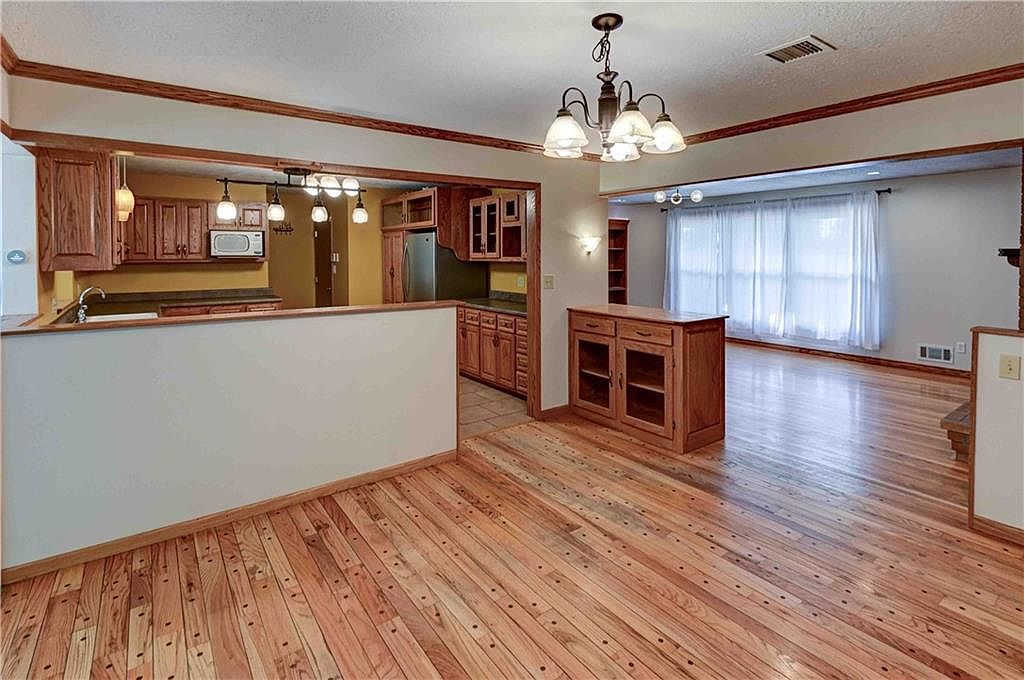9808 E 82nd Street — photo 15