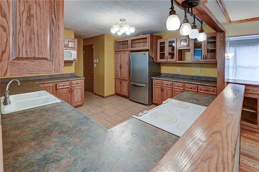 9808 E 82nd Street — photo 16