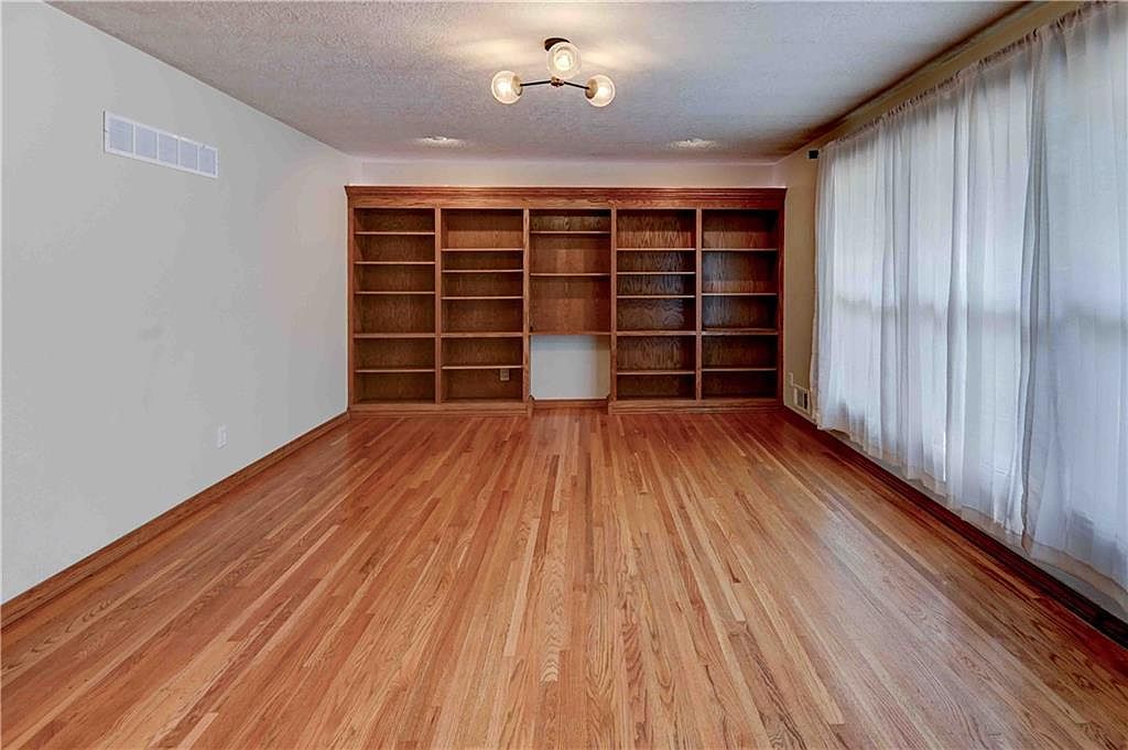 9808 E 82nd Street — photo 27
