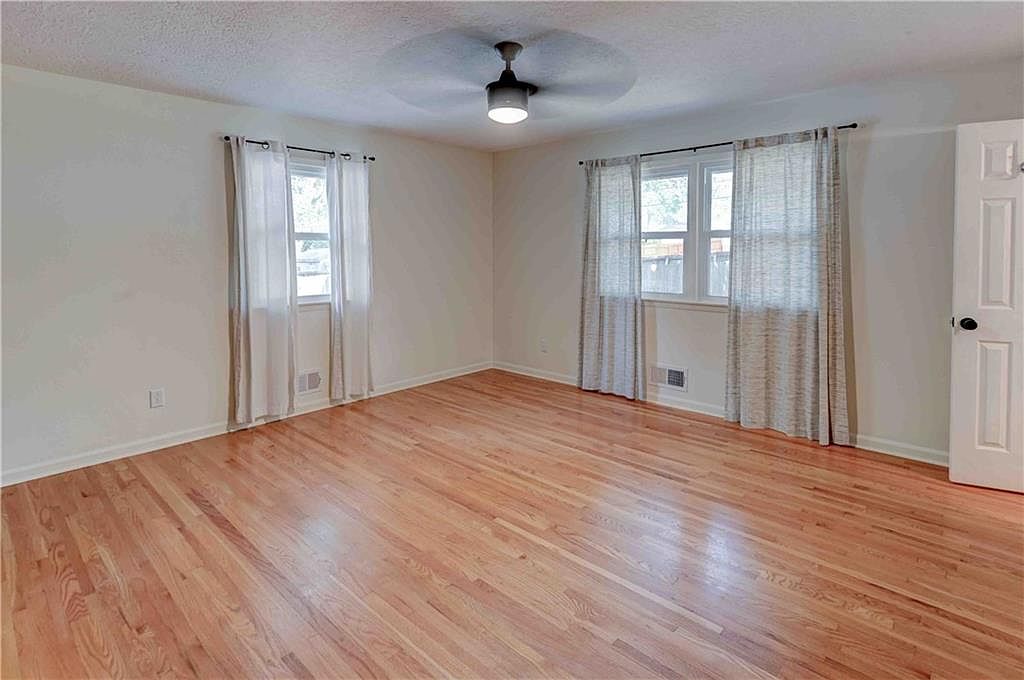 9808 E 82nd Street — photo 28
