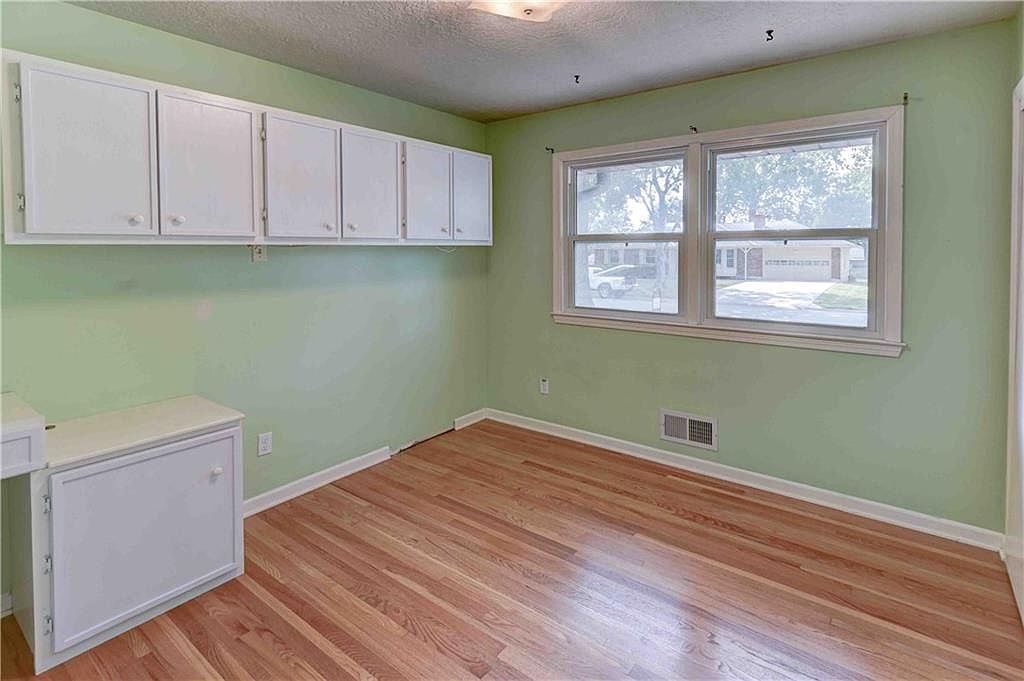 9808 E 82nd Street — photo 35