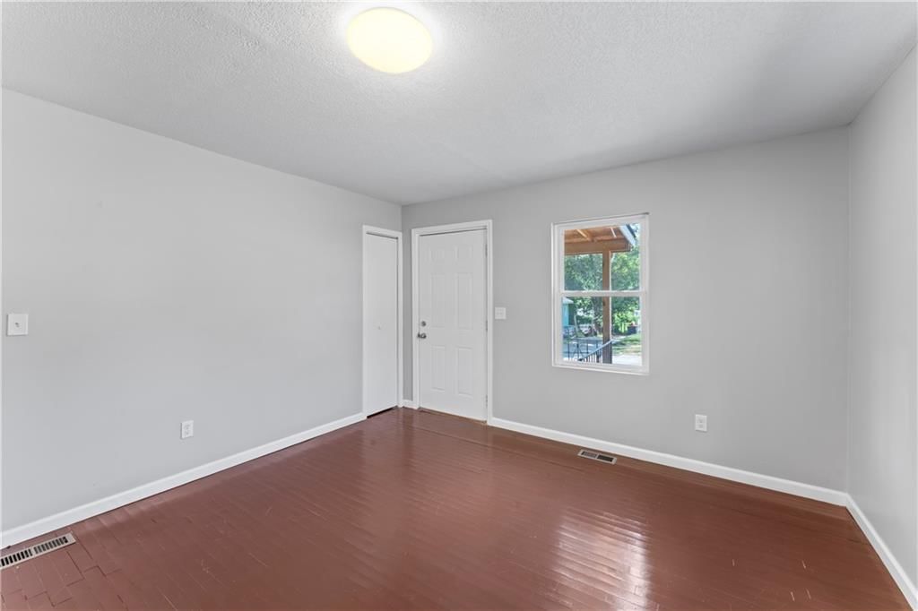 2807 Quincy Avenue — photo 6