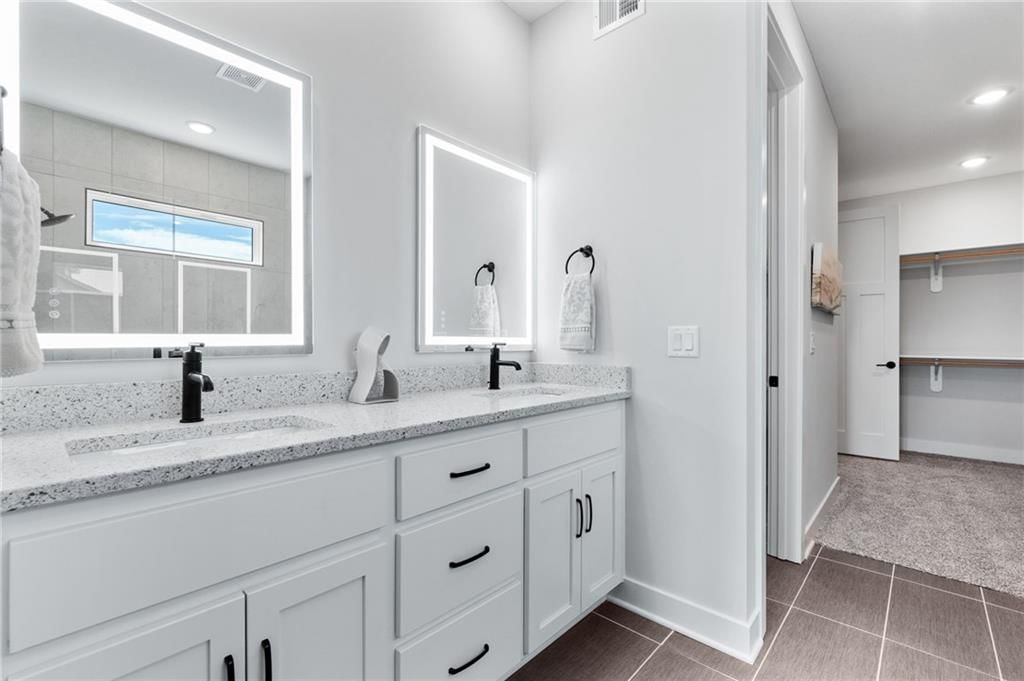 1526 N 162nd Circle — photo 18