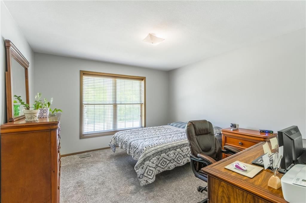 512 S Commercial Avenue — photo 14