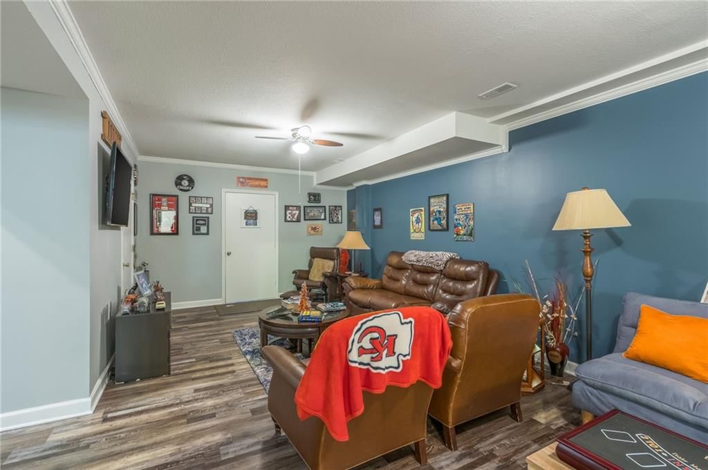 512 S Commercial Avenue — photo 20