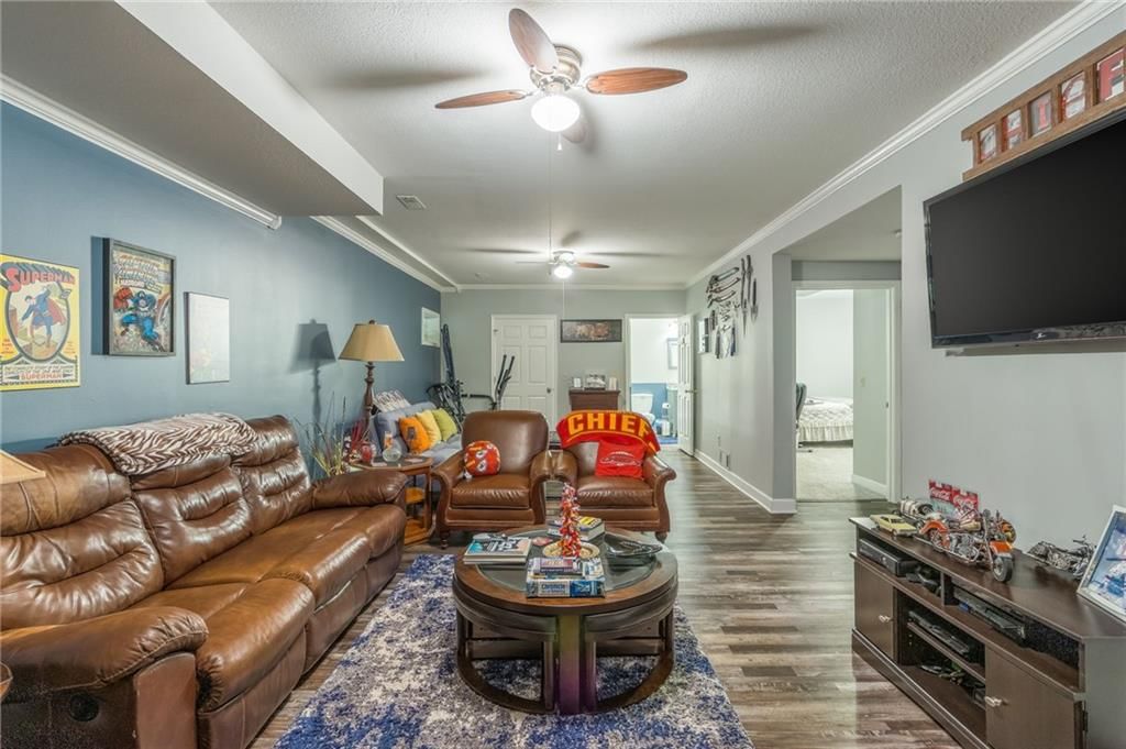 512 S Commercial Avenue — photo 21