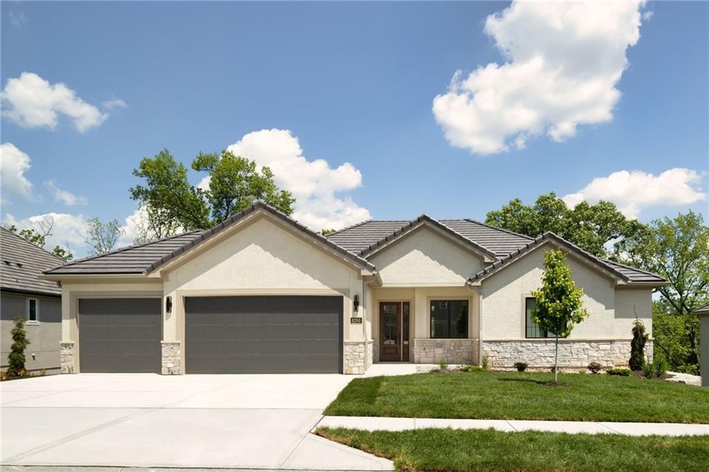 8200 Westlake Drive, Parkville, MO