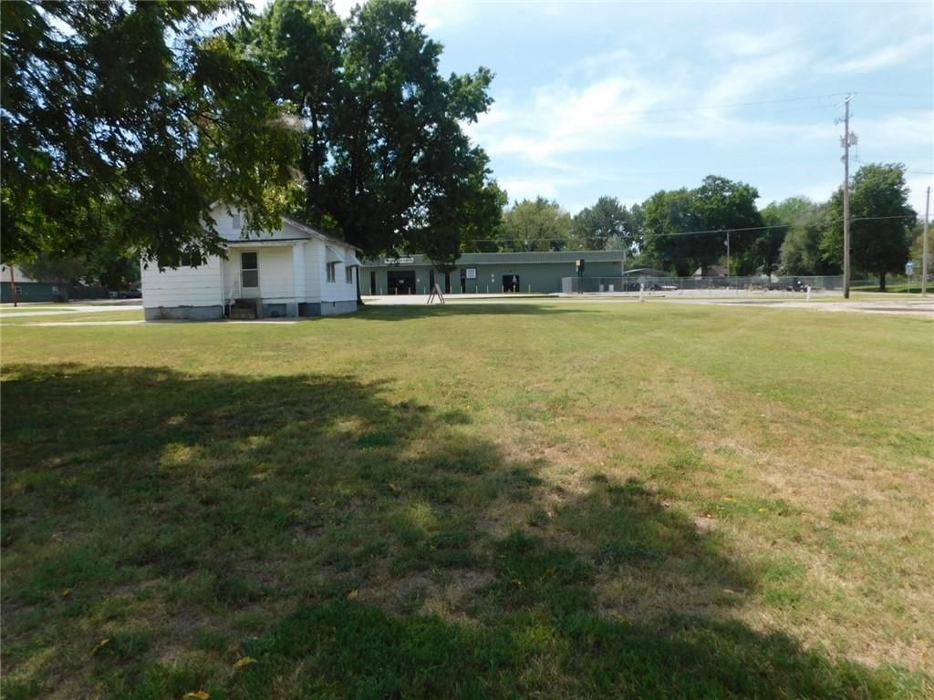 1002 W 4th Street — photo 1