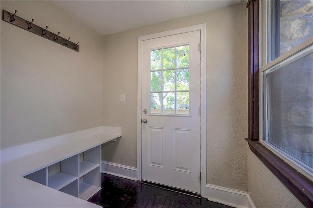 Photo 20 of 40 - 2620 VICTOR Street