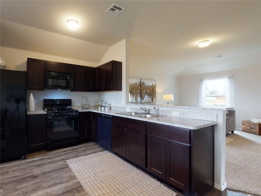 Photo 8 of 18 - 20269 W 194th Street
