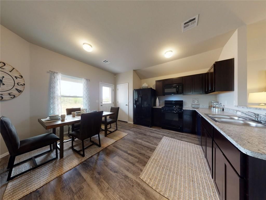 Photo 9 of 18 - 20269 W 194th Street