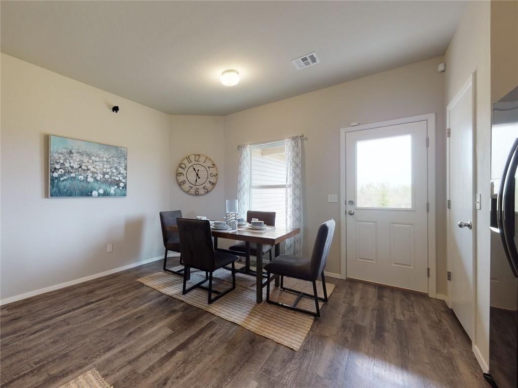 Photo 11 of 18 - 20269 W 194th Street