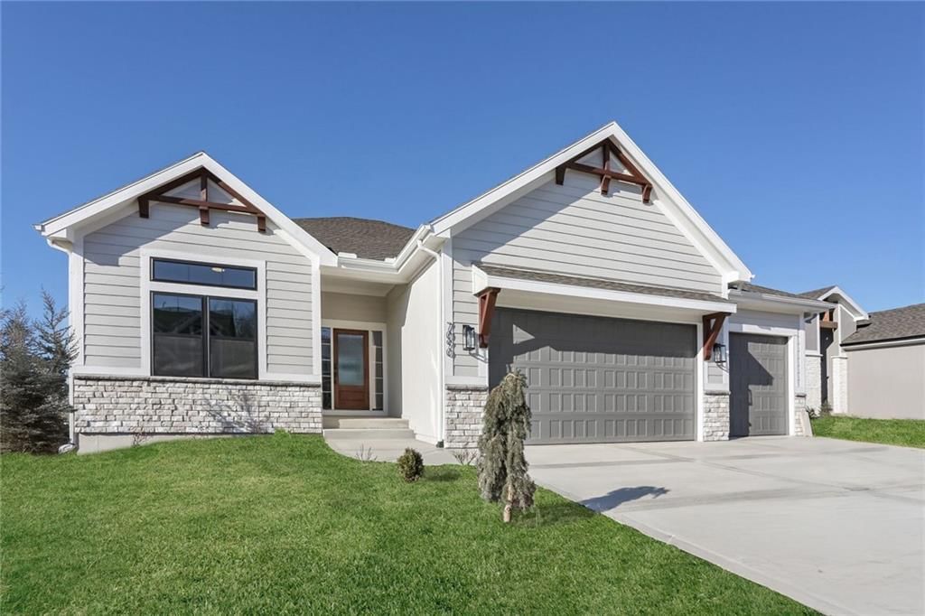 7090 NW Forest Lakes Drive — photo 32
