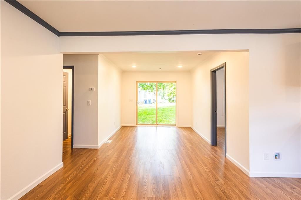 106 S Maple Street — photo 7