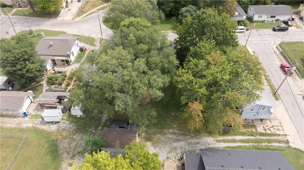 106 S Maple Street — photo 28