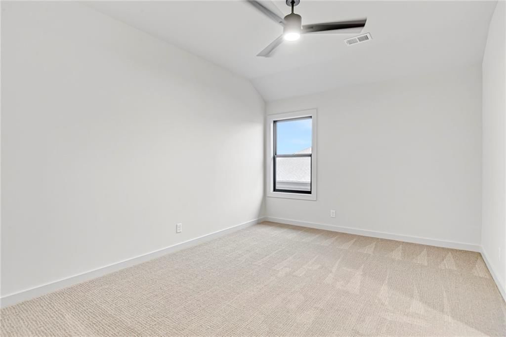 Photo 33 of 42 - 9915 Brockway Street