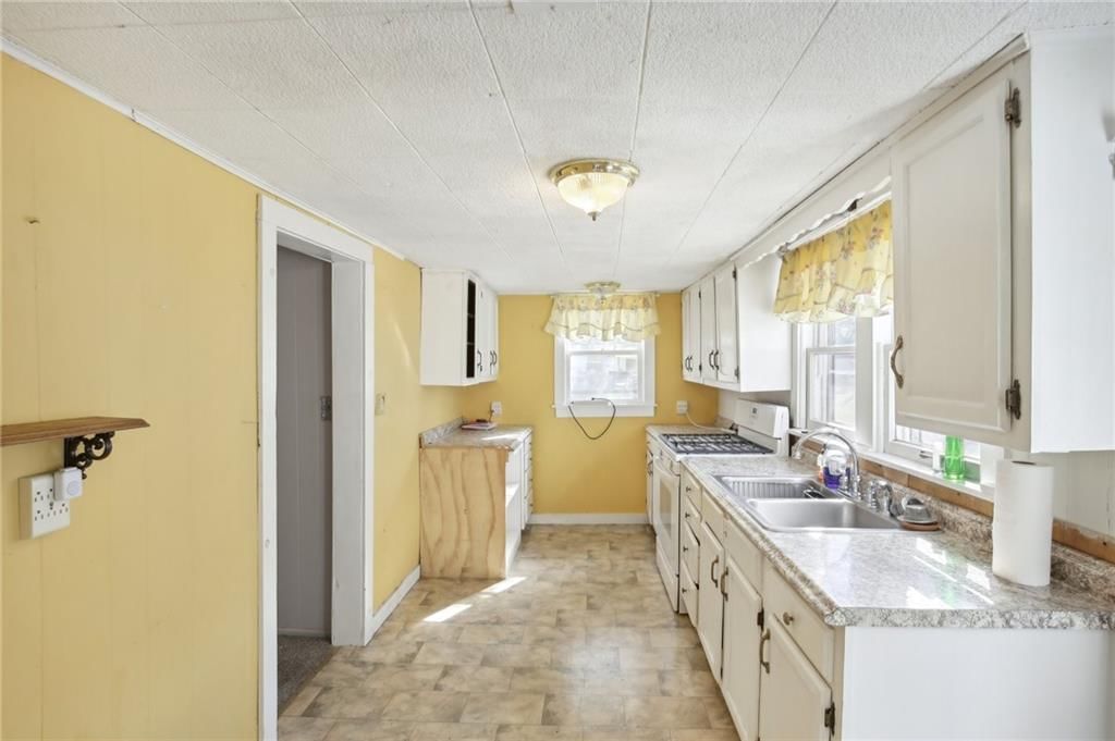 822 W 10th Street — photo 4