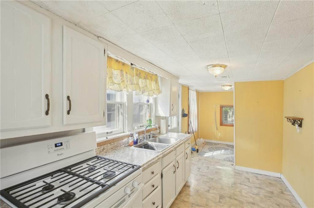 822 W 10th Street — photo 6