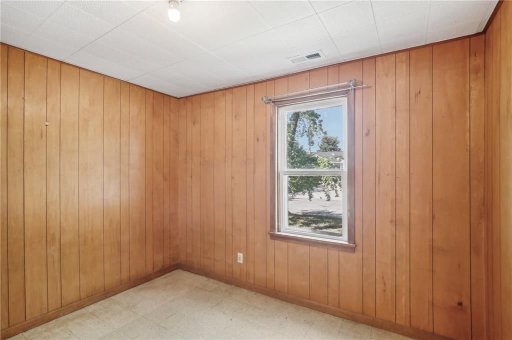 822 W 10th Street — photo 18