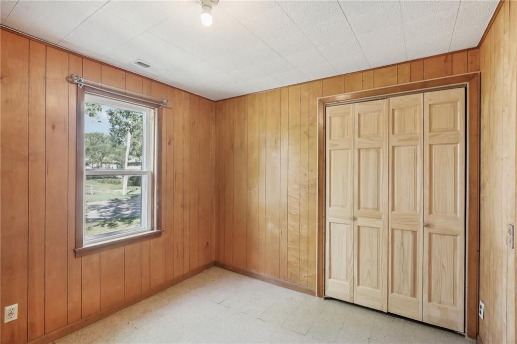 822 W 10th Street — photo 21