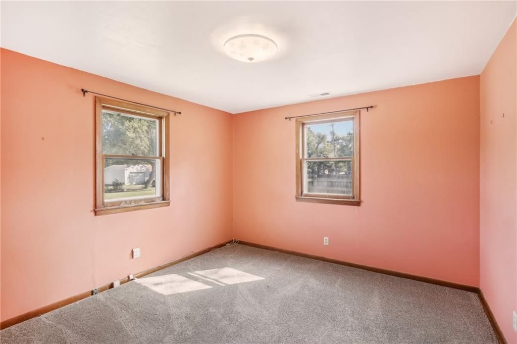 822 W 10th Street — photo 27
