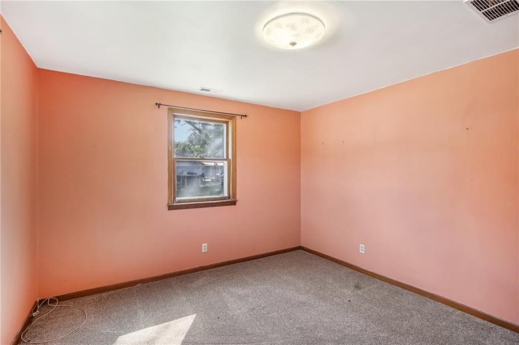 822 W 10th Street — photo 28
