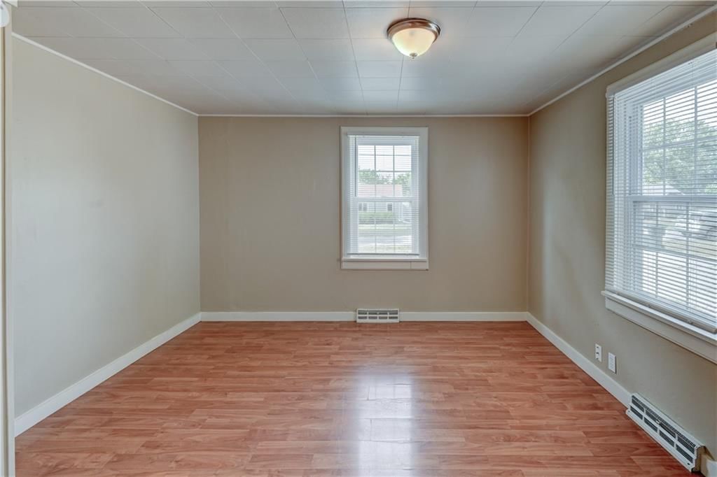 Photo 13 of 41 - 7821 Elm Avenue